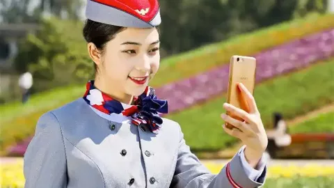 湖南一油罐车侧翻起2人死亡